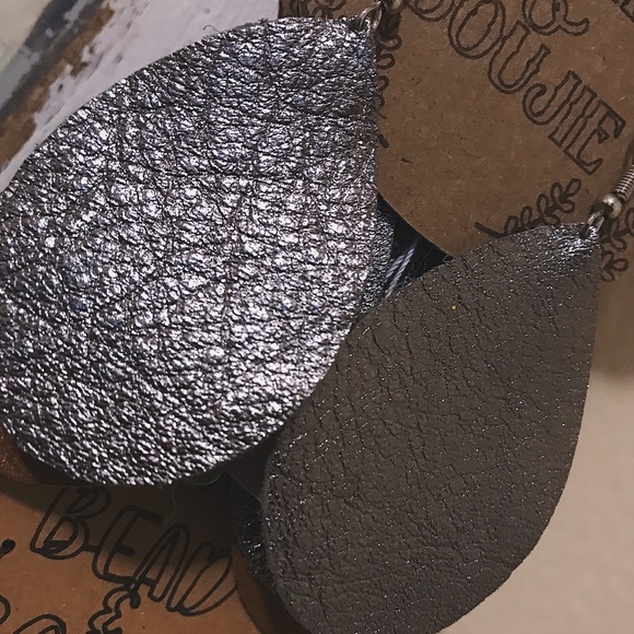 Genuine Metallic Silver Leather Teardrop Lightweight Dangle Statement Earrings - Picture 5 of 7